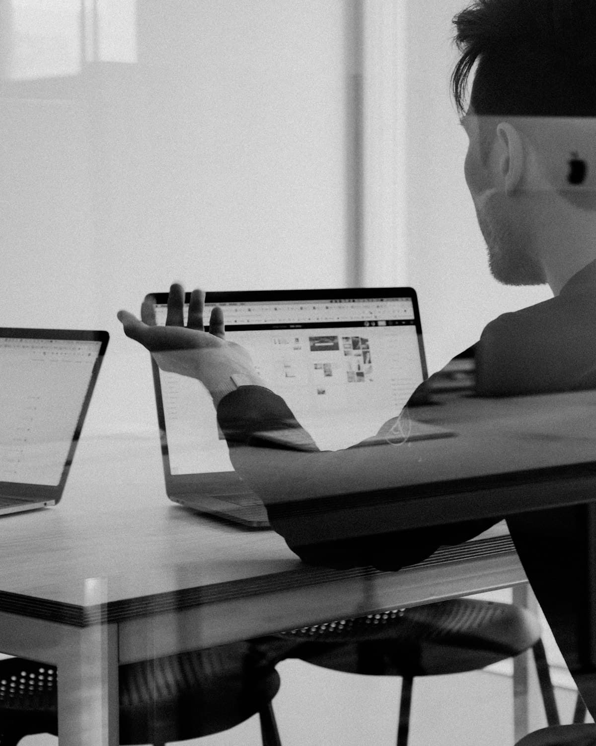 Pitch Deck Kit — 40 Editable Slides